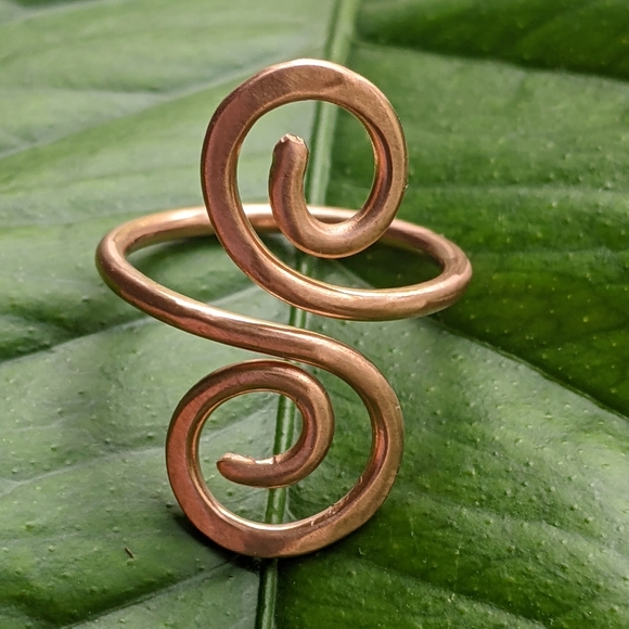 Artisan Copper Spiral Ring Handmade Unisex Jewelry - Picture 11 of 13